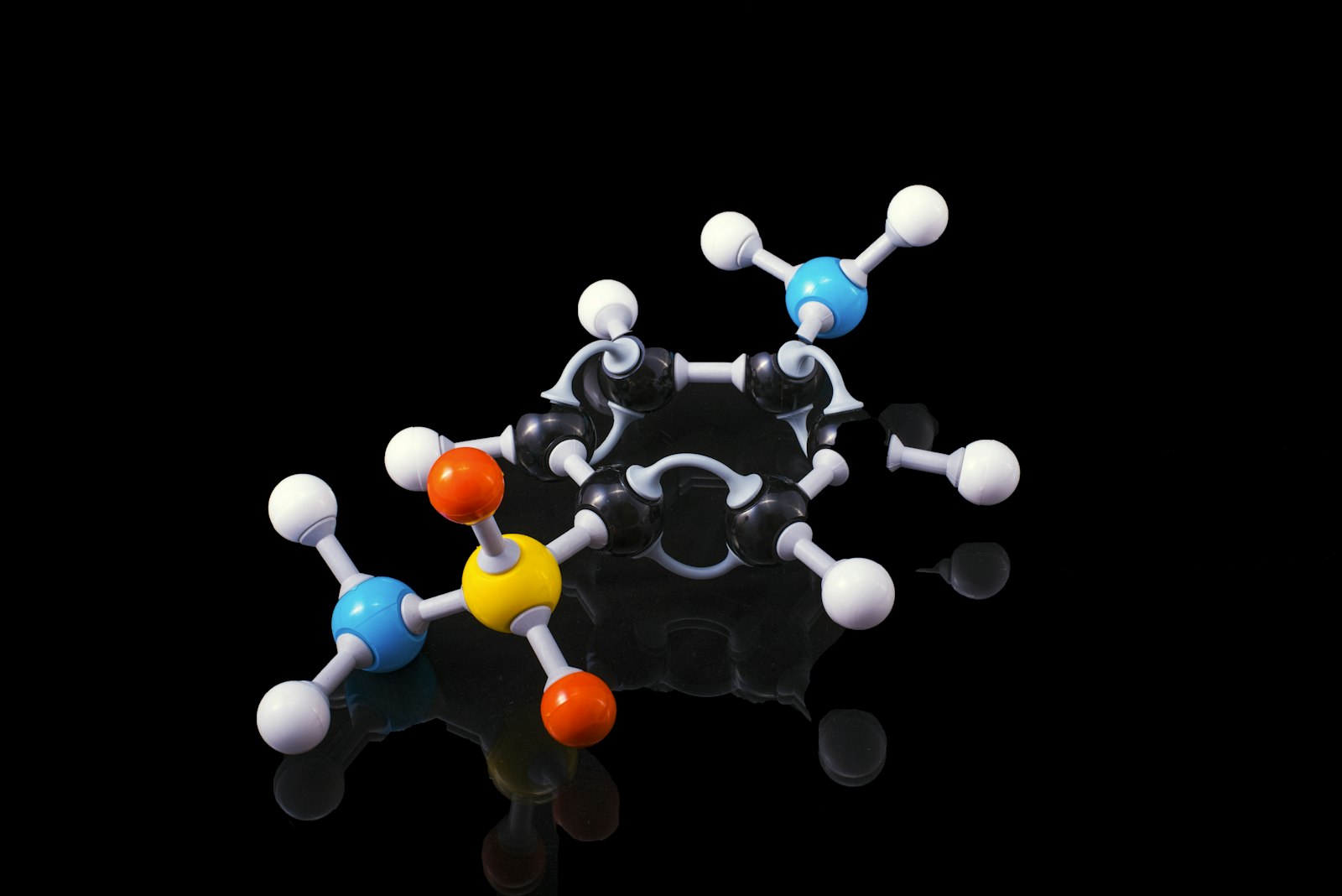Molecular structure analysis for hazard evaluation